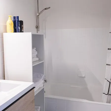 Jacuzzi & Free Parking At Andries Place