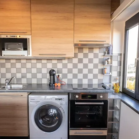 Jacuzzi & Free Parking At Andries Place Apartment *